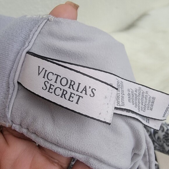 Victoria's Secret Body By Victoria Perfect Shape Bra 38DDD gray underwire - Picture 3 of 5